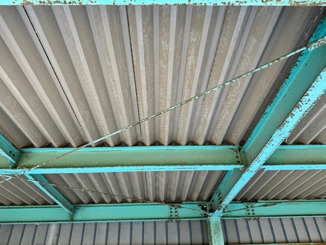 鉄骨車庫の折半屋根